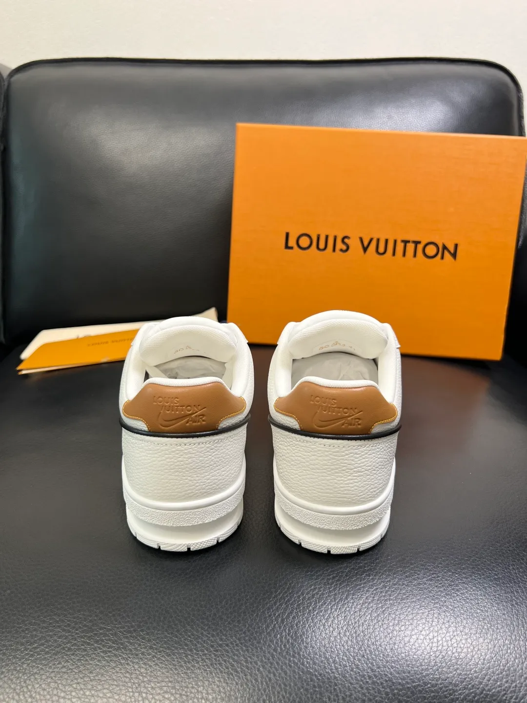 Men's shoes 💰840 Lv high quality top crafts Louis Vuitton, sports sneakers counter synchronization, uppers imported from Italy, high-quality splicing colorful complex crafts, imported mesh pads soft and comfortable, soles: original soles specially provided by the original factory, T men's shoes 💰U exclusive movable molded soles super comfortable, original factory single goods, code number 39-44 (customized 38 45)